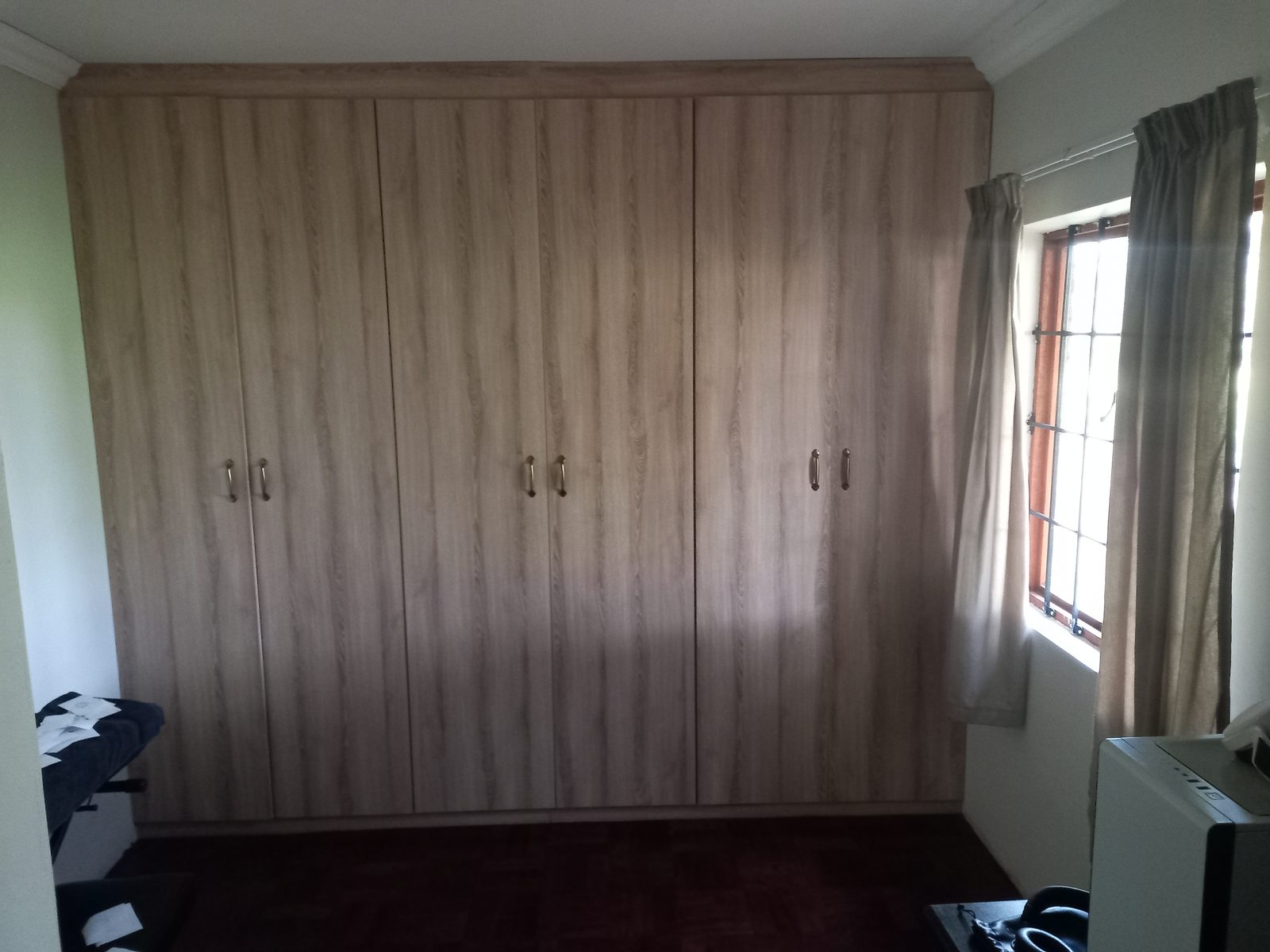 Built-in wardrobe fitted wall-to-wall, Centurion
